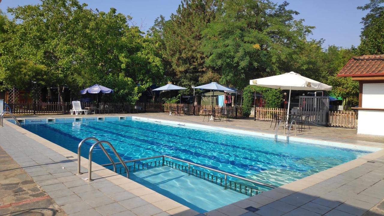 Camping Mitikas And Bungalows Плака Литохору Екстериор снимка