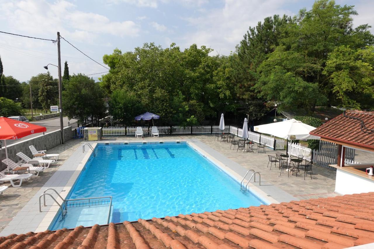 Camping Mitikas And Bungalows Плака Литохору Екстериор снимка