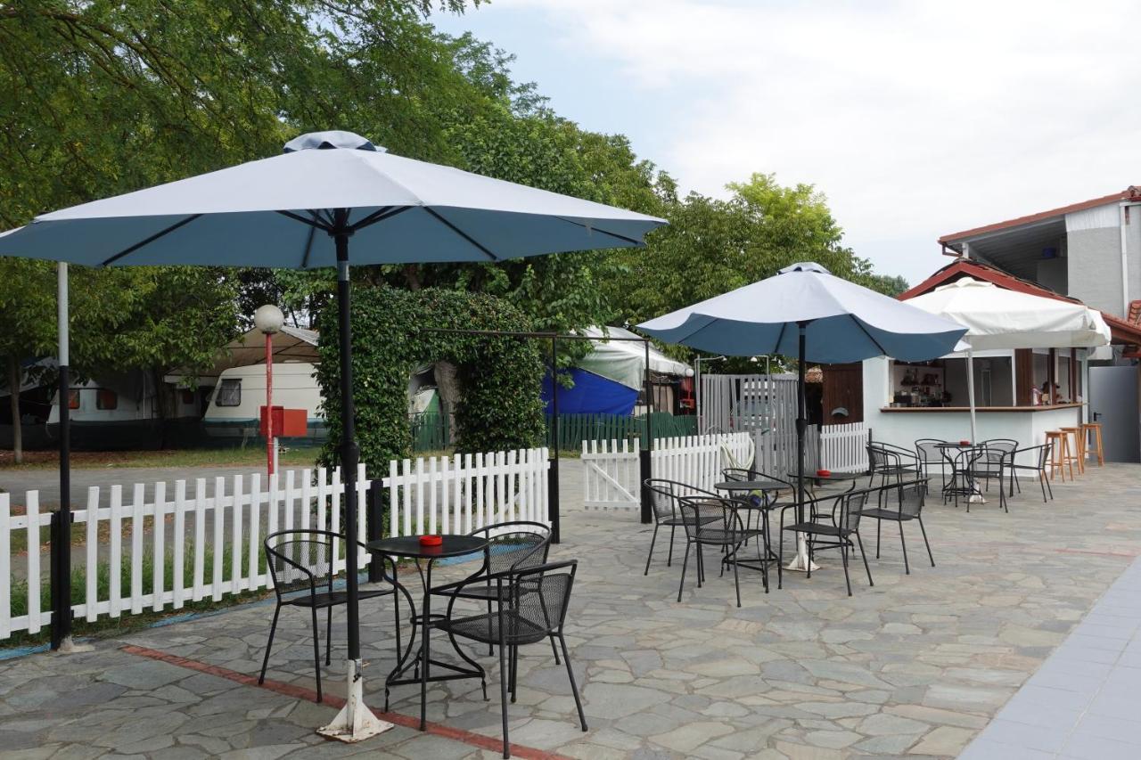 Camping Mitikas And Bungalows Плака Литохору Екстериор снимка