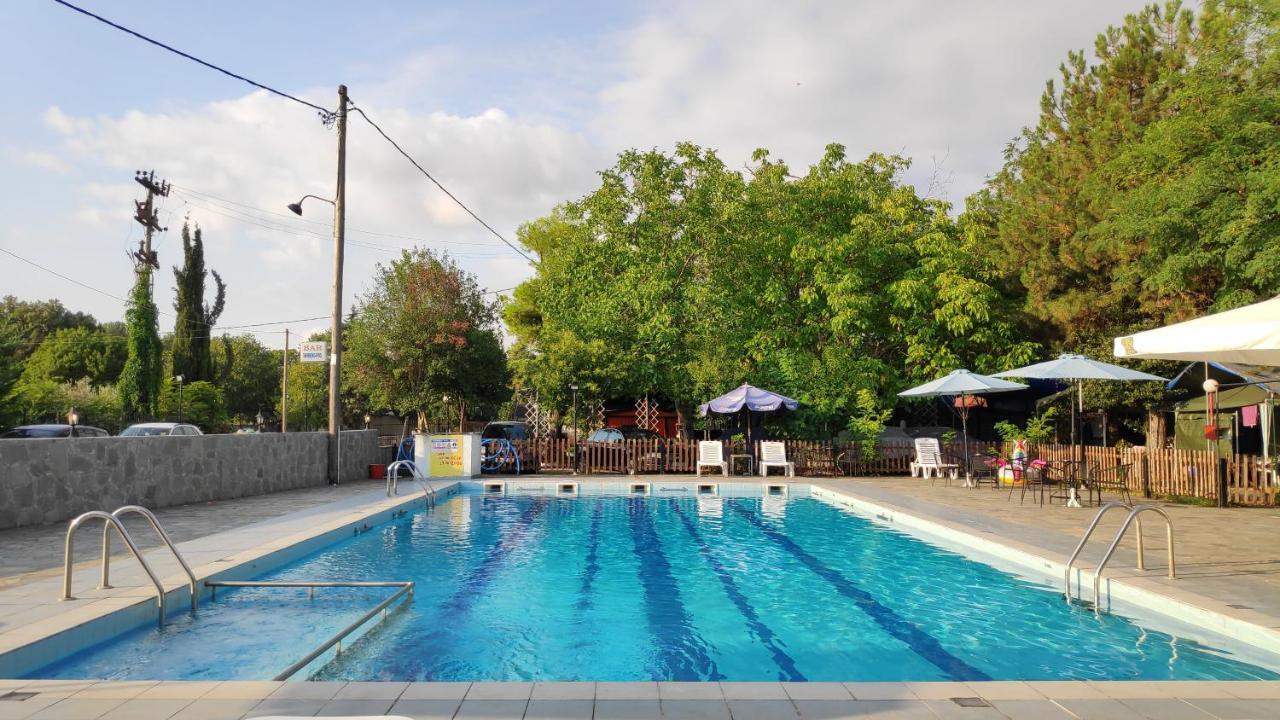 Camping Mitikas And Bungalows Плака Литохору Екстериор снимка