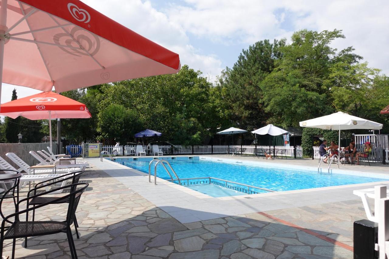 Camping Mitikas And Bungalows Плака Литохору Екстериор снимка