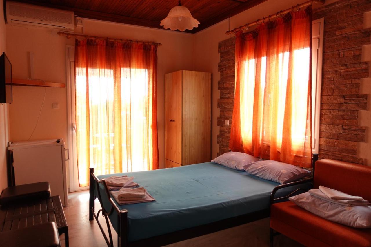 Camping Mitikas And Bungalows Плака Литохору Екстериор снимка