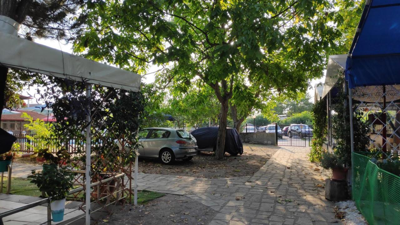 Camping Mitikas And Bungalows Плака Литохору Екстериор снимка