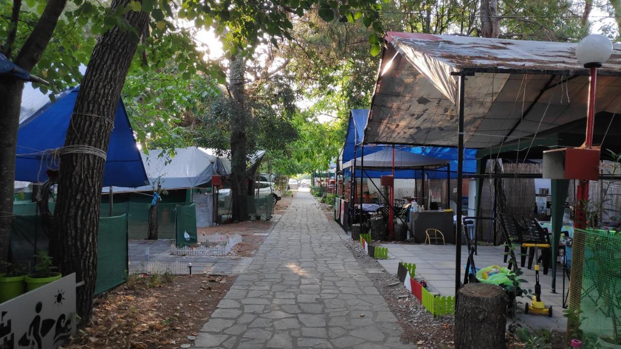 Camping Mitikas And Bungalows Плака Литохору Екстериор снимка