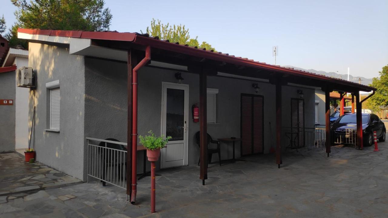 Camping Mitikas And Bungalows Плака Литохору Екстериор снимка