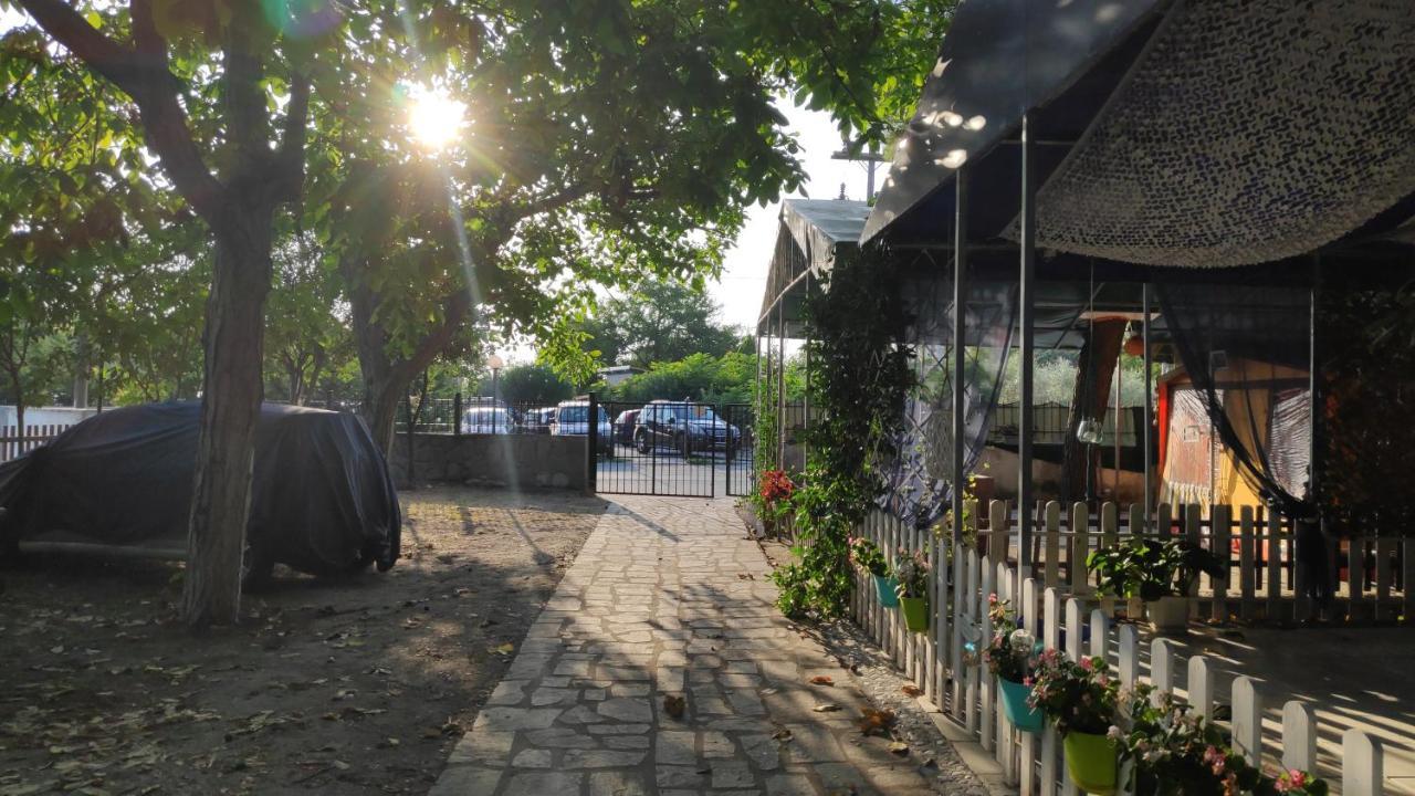 Camping Mitikas And Bungalows Плака Литохору Екстериор снимка