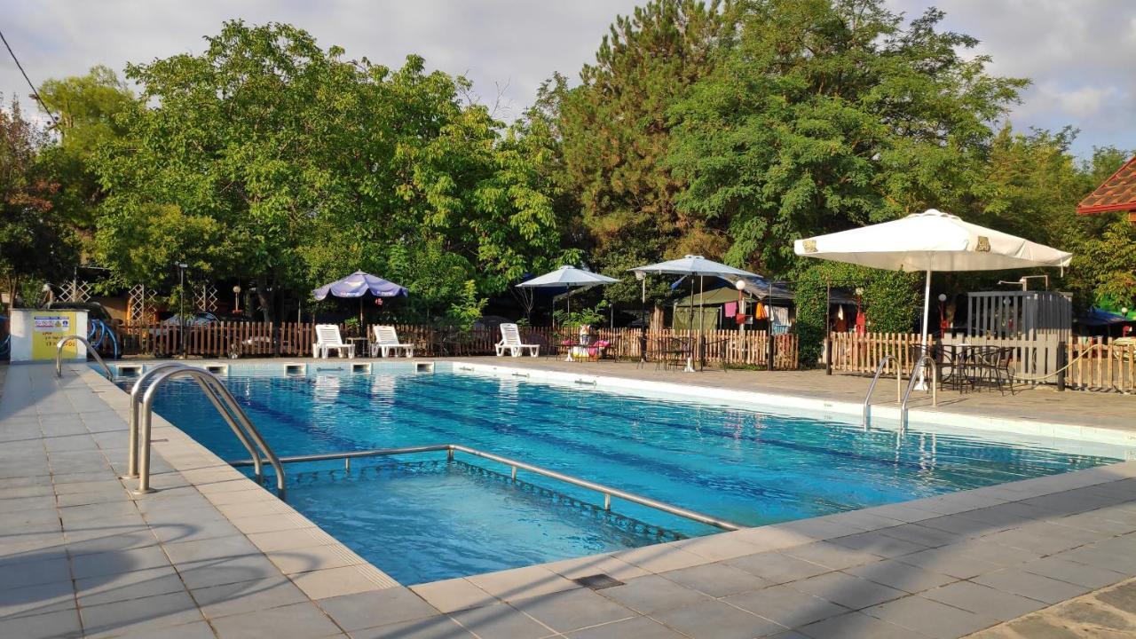 Camping Mitikas And Bungalows Плака Литохору Екстериор снимка