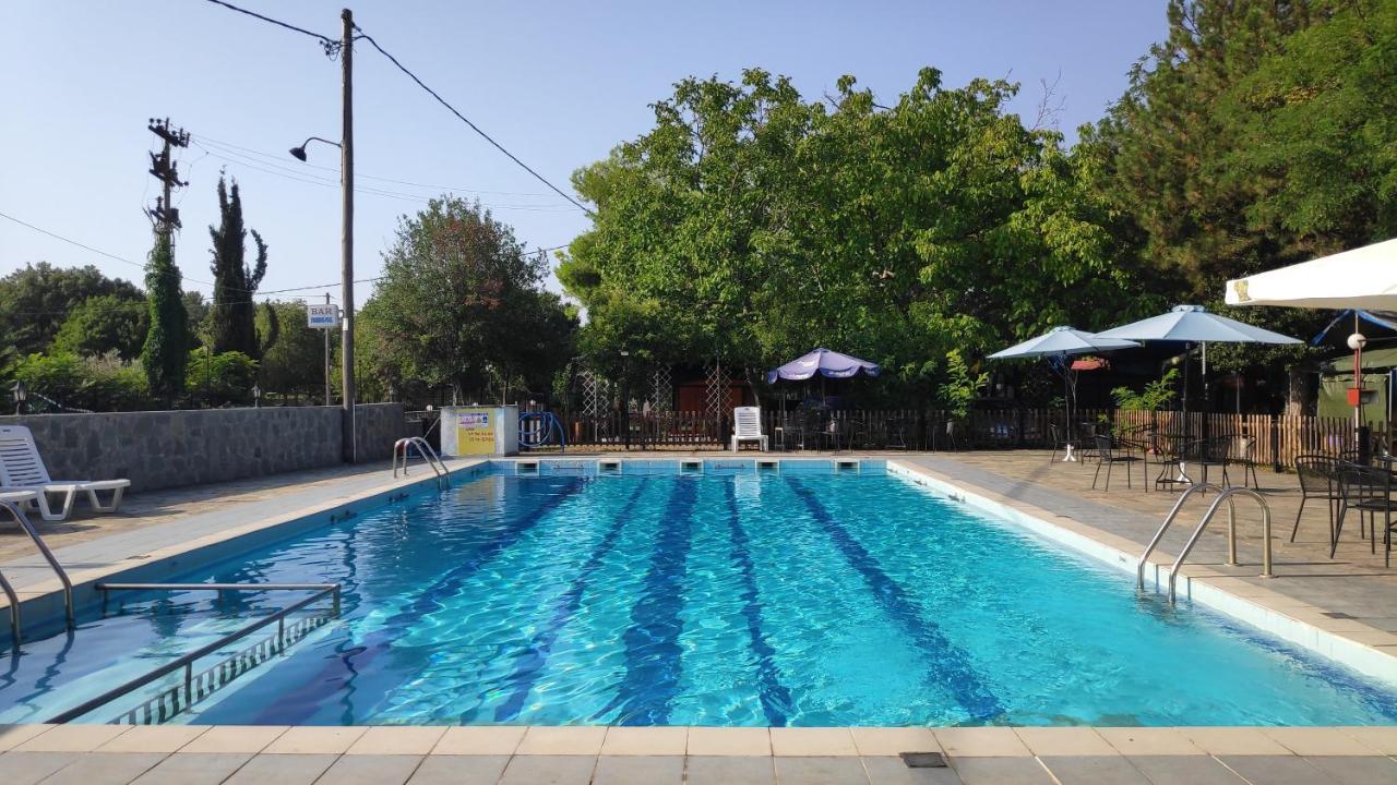 Camping Mitikas And Bungalows Плака Литохору Екстериор снимка