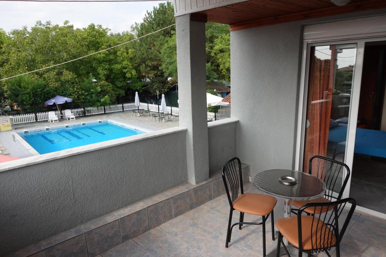 Camping Mitikas And Bungalows Плака Литохору Екстериор снимка