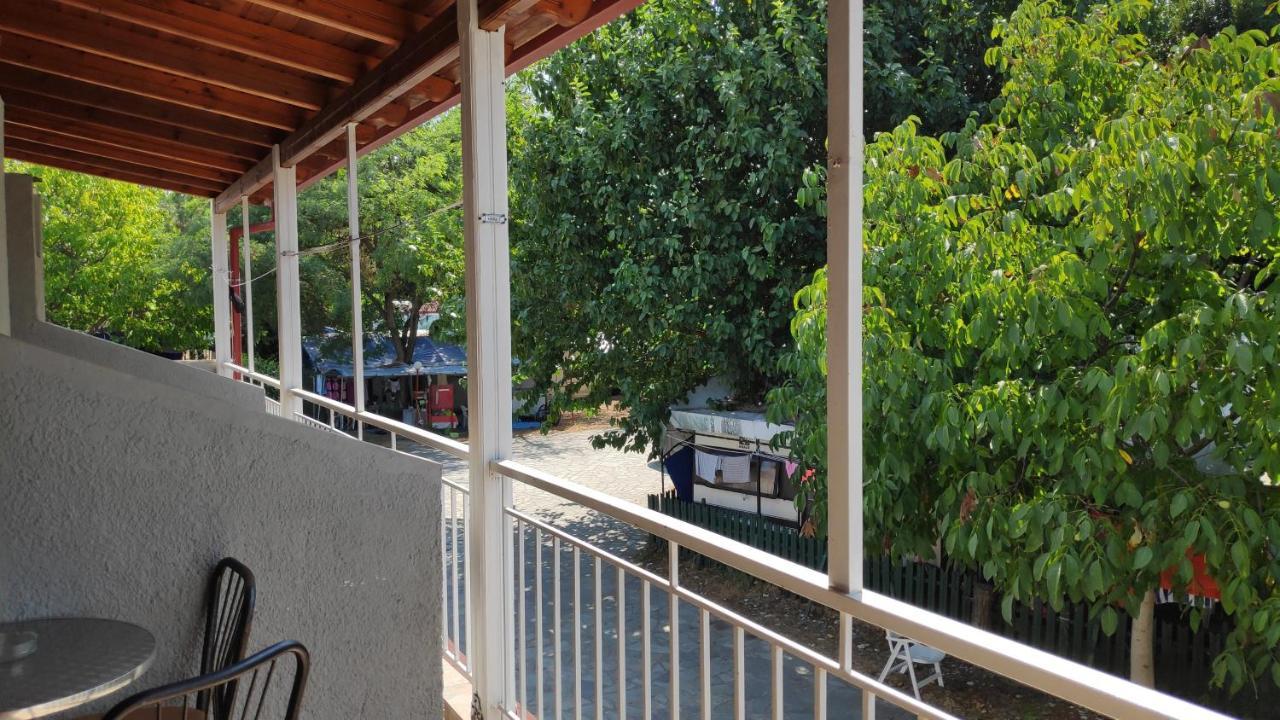Camping Mitikas And Bungalows Плака Литохору Екстериор снимка