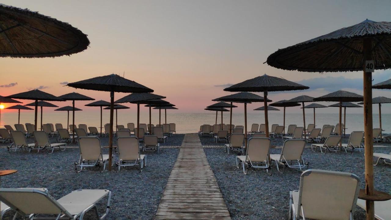 Camping Mitikas And Bungalows Плака Литохору Екстериор снимка