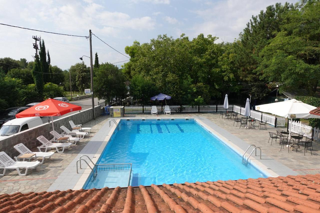 Camping Mitikas And Bungalows Плака Литохору Екстериор снимка
