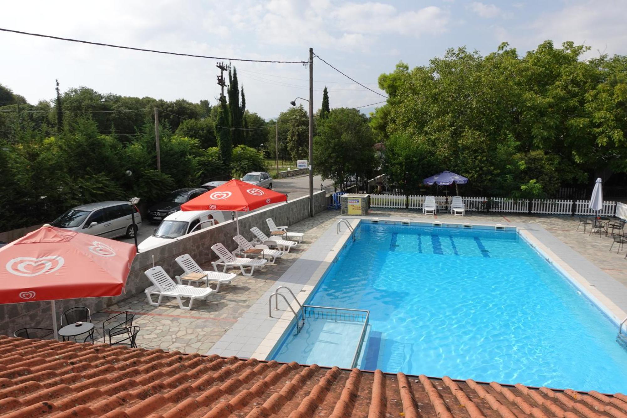 Camping Mitikas And Bungalows Плака Литохору Екстериор снимка